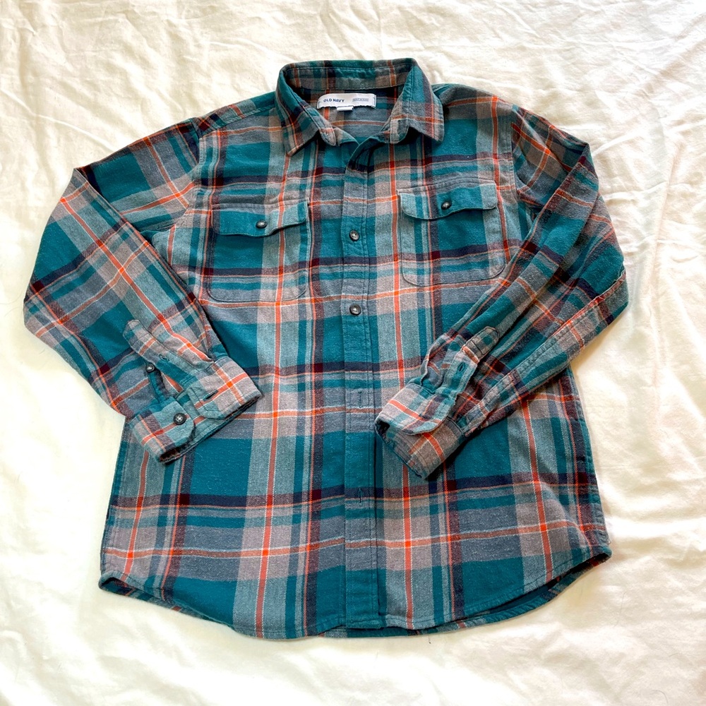 Kids/unisex Old Navy flannel long sleeve shirt, fits women’s small